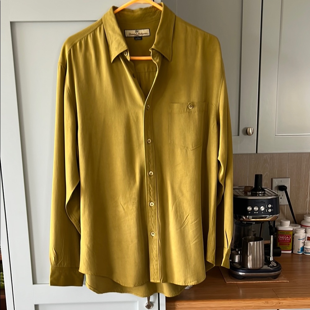 Tommy Bahama Green Casual Button Down Shirt. 
100% silk, excellent condition.